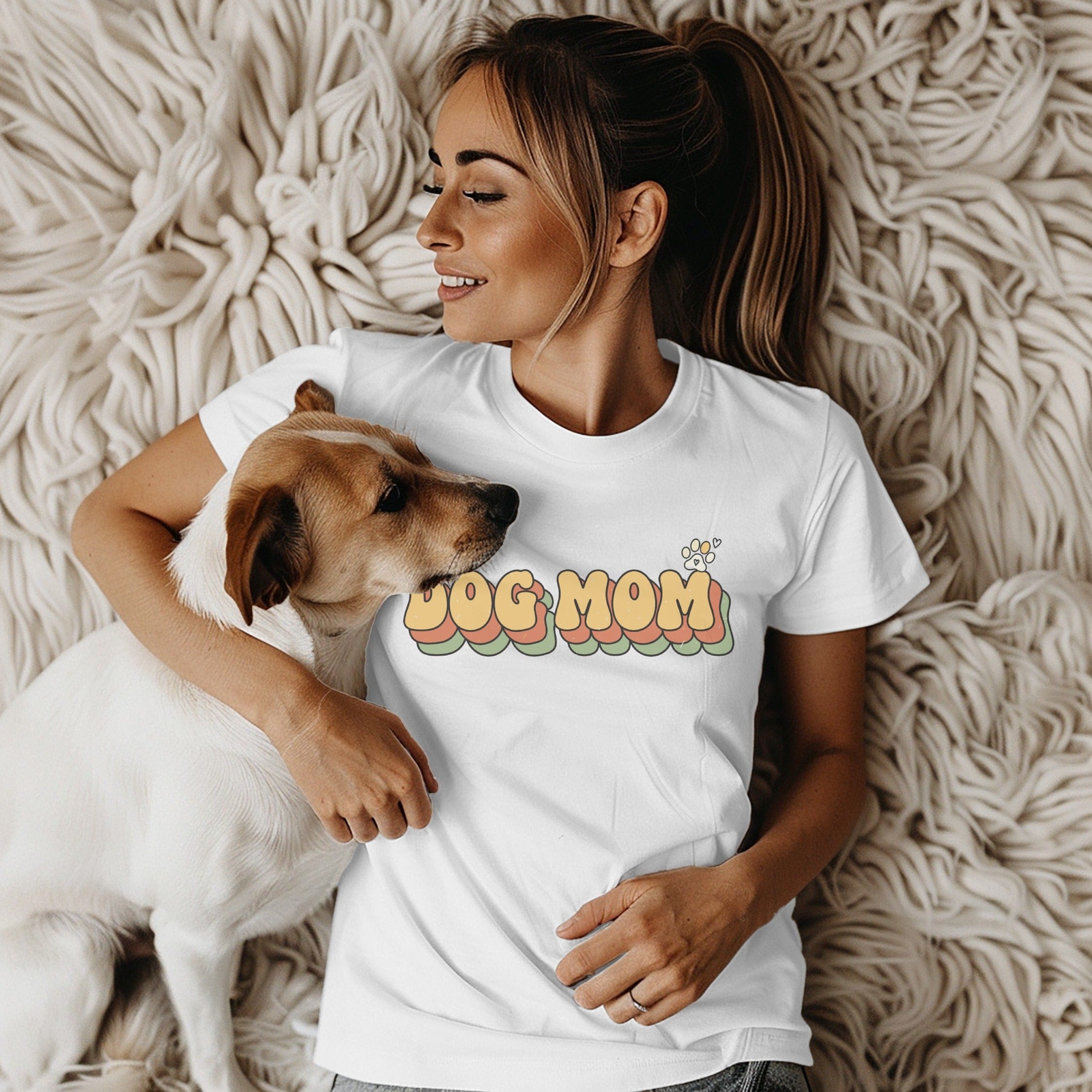 Retro Dog Mom Graphic T-Shirt 🐾