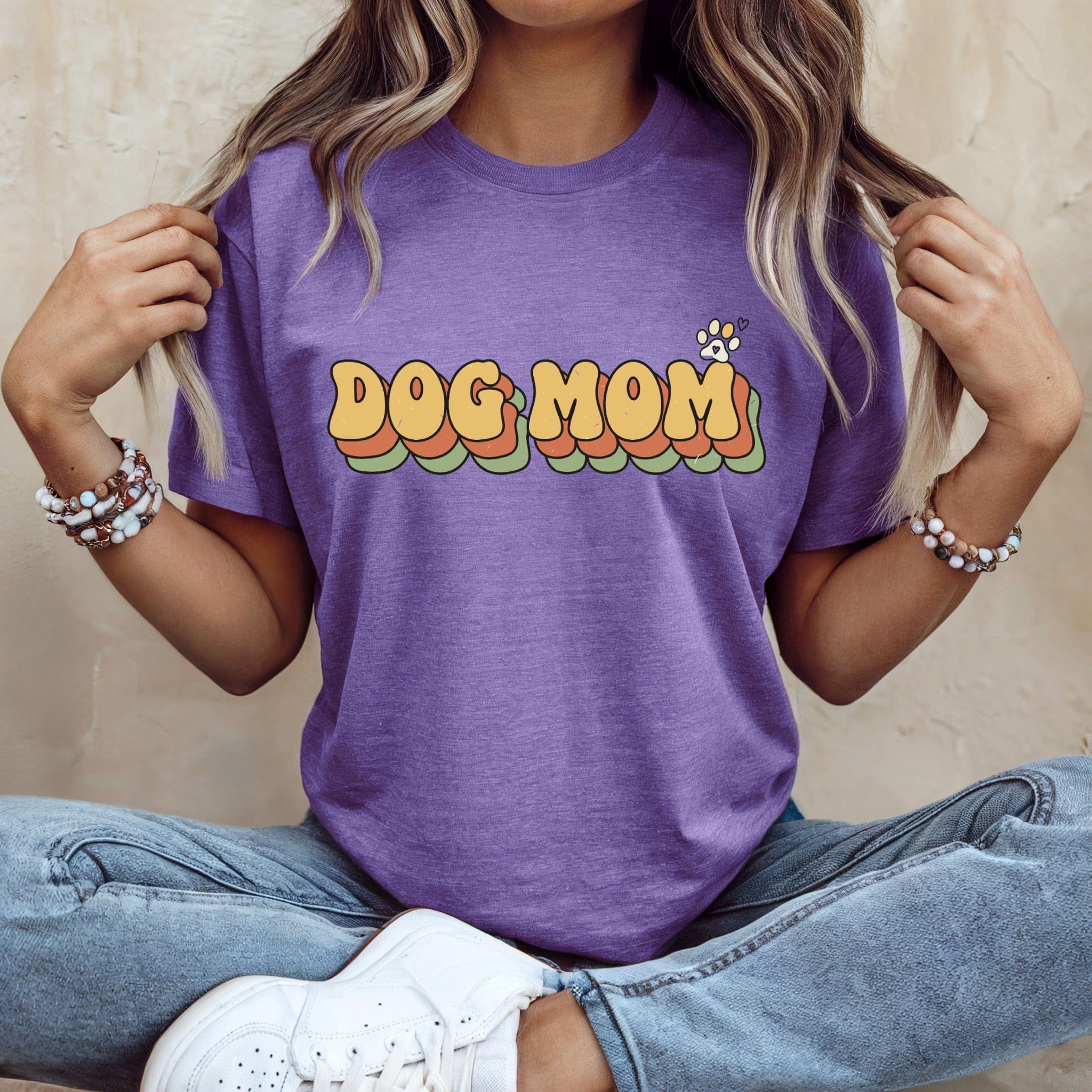 Retro Dog Mom Graphic T-Shirt 🐾