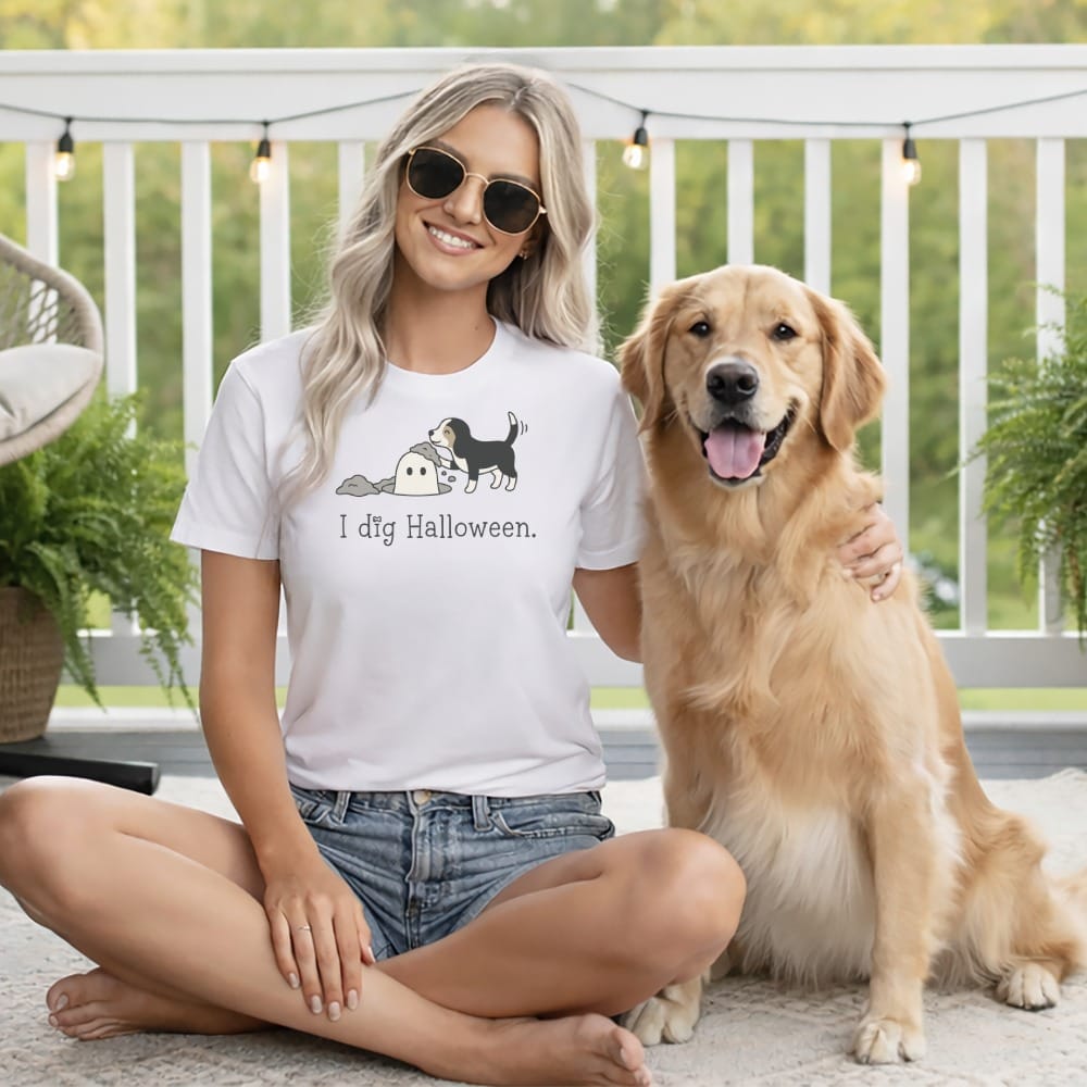 White t-shirt with graphic of dog digging up ghost, reads "I dig Halloween."